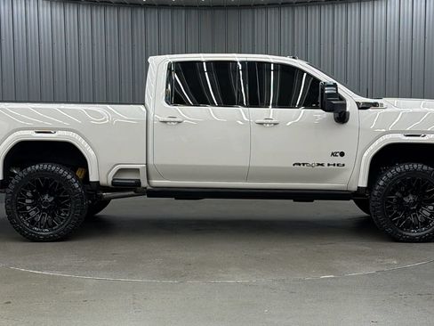 Used 2026 GMC Sierra 2500 AT4X w/ LPO, Black Badging Package AWD/4WD image 6