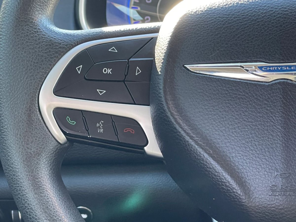 Used 2015 Chrysler 200 Limited FWD image 15
