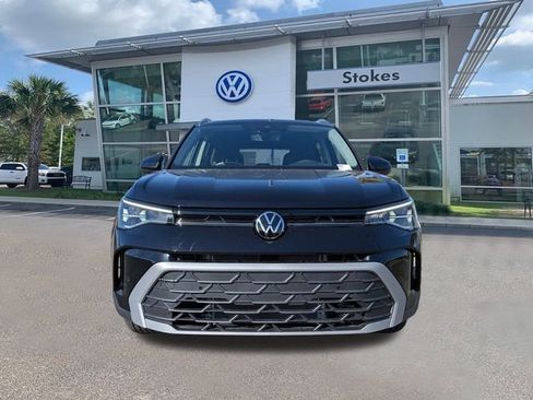 New 2026 Volkswagen Taos SE FWD image 9