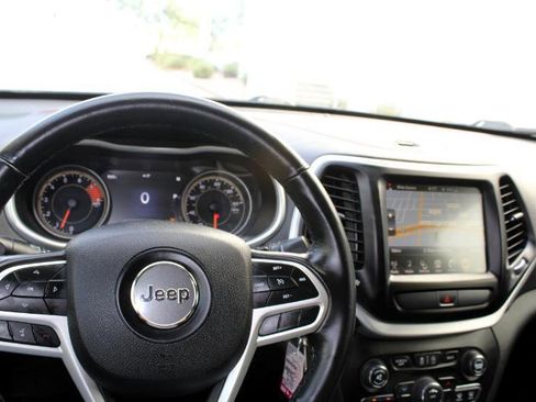 Used 2017 Jeep Cherokee Trailhawk image 35