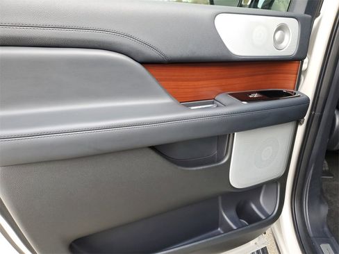 Certified 2022 Lincoln Navigator L Reserve image 9