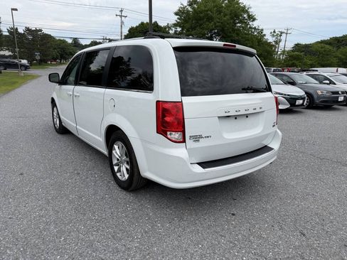 Used 2019 Dodge Grand Caravan SXT FWD image 3