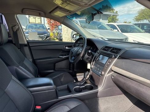 Used 2017 Toyota Camry SE image 11
