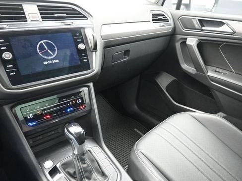Used 2022 Volkswagen Tiguan SE AWD/4WD image 29