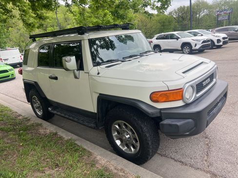 Used 2013 Toyota FJ Cruiser 4WD w/ Upgrade Pkg image 3