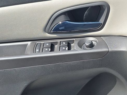 Used 2014 Chevrolet Cruze LS FWD image 27