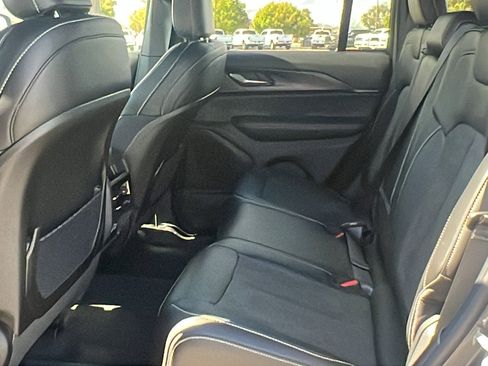 New 2025 Jeep Grand Cherokee Altitude image 17