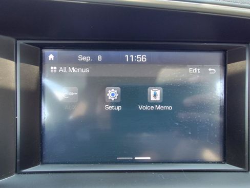 Used 2020 Hyundai Elantra SEL FWD image 24