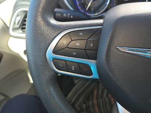 Used 2018 Chrysler Pacifica Touring w/ Tire & Wheel Group FWD image 17
