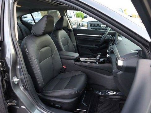 Used 2025 Nissan Altima 2.5 SL FWD image 24