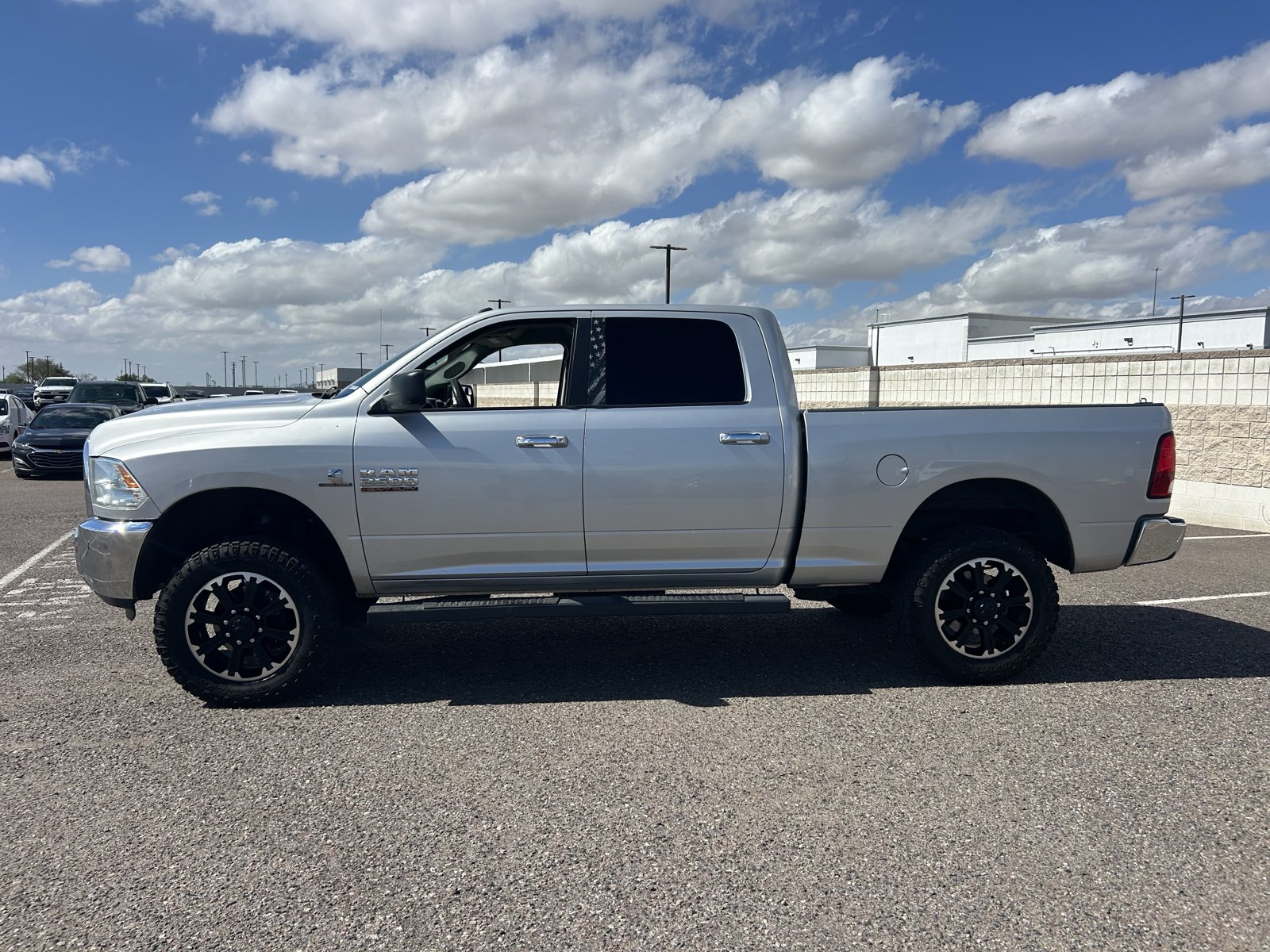 Used 2018 RAM 2500 SLT AWD/4WD image 2