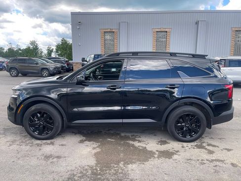 Used 2023 Kia Sorento S w/ Panoramic Sunroof Package AWD/4WD image 3