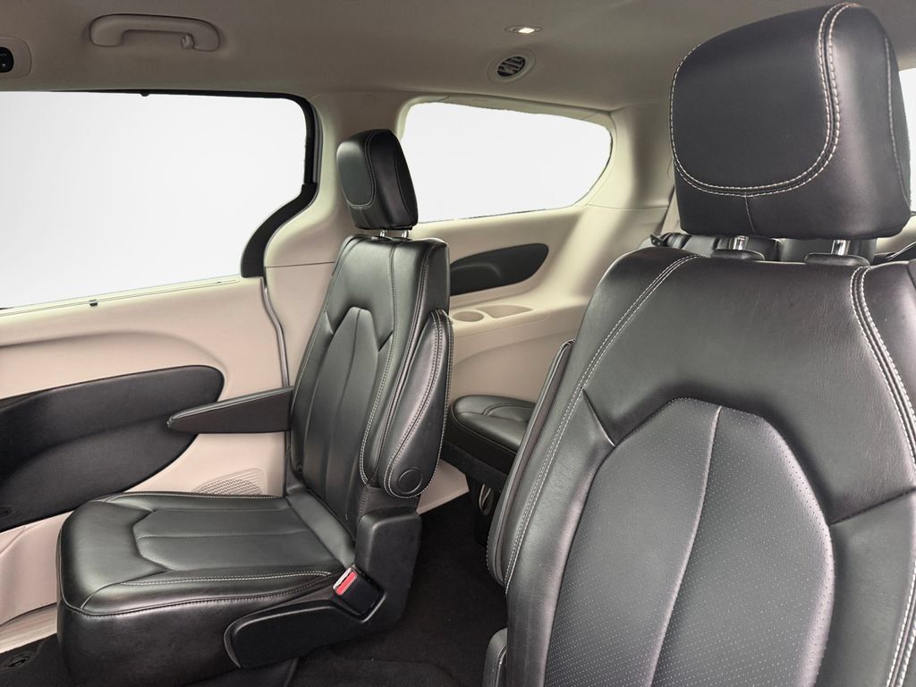 Used 2023 Chrysler Pacifica Touring-L FWD image 24
