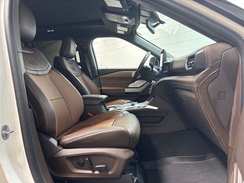 Used 2021 Ford Explorer King Ranch w/ Premium Technology Package image 32