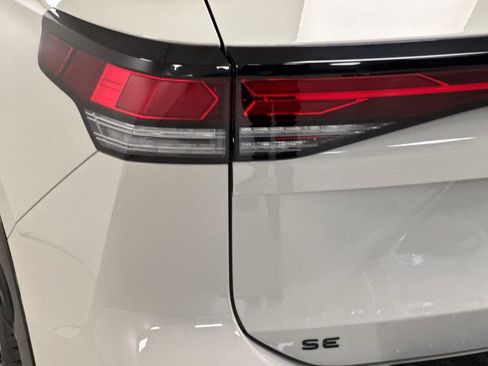 New 2026 Volkswagen Tiguan SE R-Line image 25