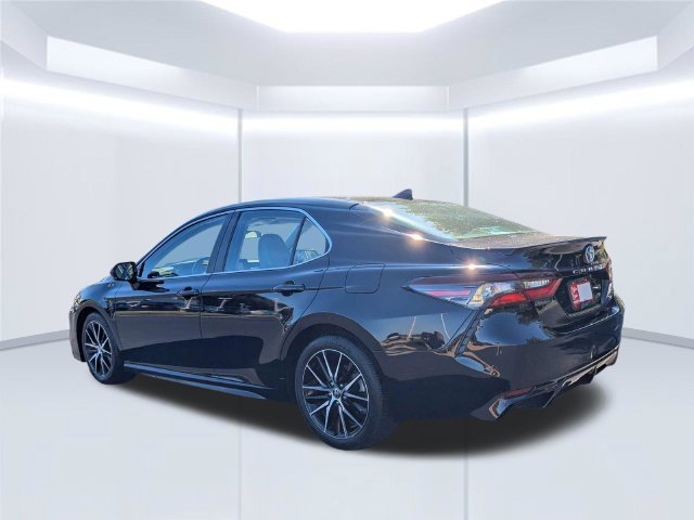 Used 2022 Toyota Camry SE FWD image 4