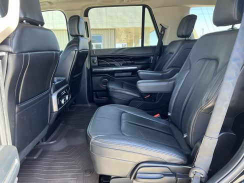 Used 2019 Ford Expedition Platinum image 16