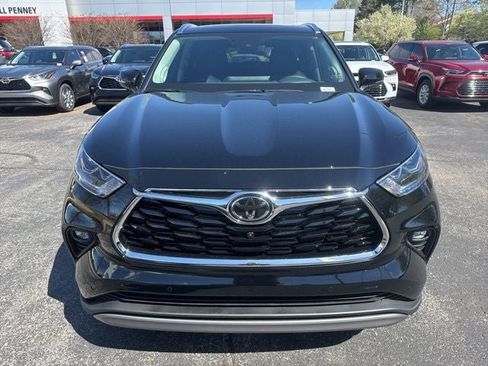 New 2026 Toyota Highlander Platinum image 8