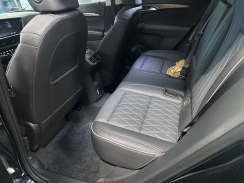 Used 2023 Buick Envision Avenir image 9