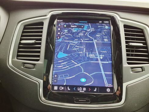 Used 2023 Volvo XC90 B5 Core image 18