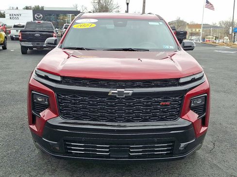 Used 2024 Chevrolet Traverse RS image 3