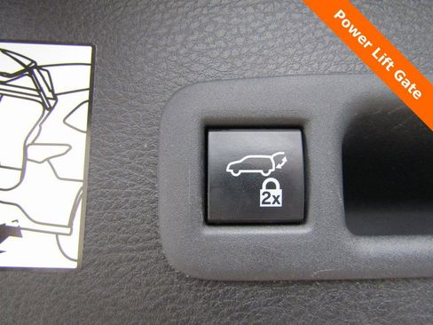 Used 2023 Toyota Sienna Platinum image 25