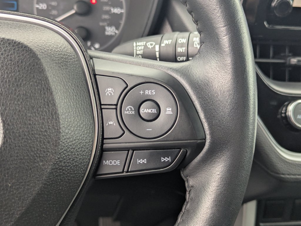Used 2023 Toyota Corolla Cross LE AWD/4WD image 18