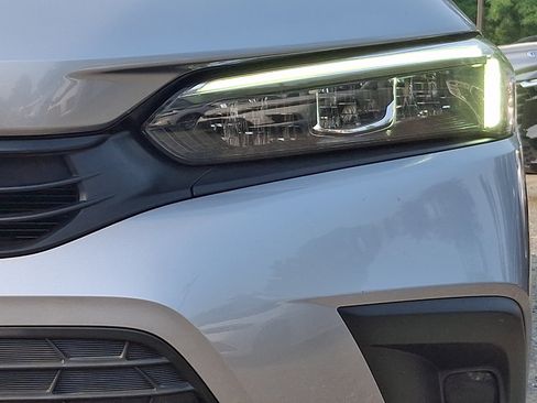 Used 2022 Honda Civic EX image 9