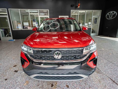 Used 2024 Volkswagen Taos SE AWD/4WD image 6