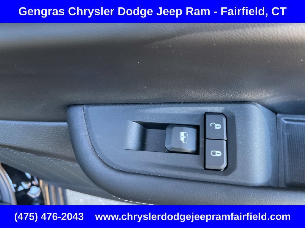 Used 2025 Jeep Grand Cherokee Limited AWD/4WD image 24