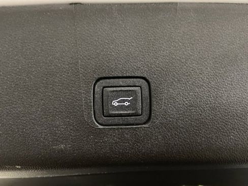 Used 2023 Chevrolet Traverse RS image 11