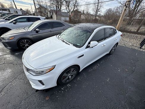 Used 2018 Kia Optima SX image 2