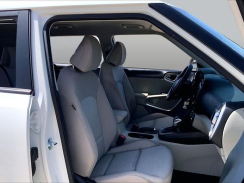 Used 2024 Kia Soul LX w/ Option Group 015 FWD image 9