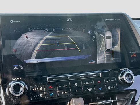 Used 2020 Toyota Highlander Limited FWD image 14