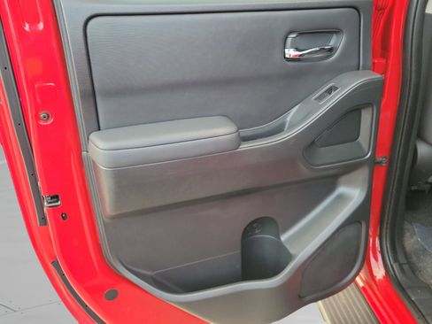 Certified 2022 Nissan Frontier SV image 10