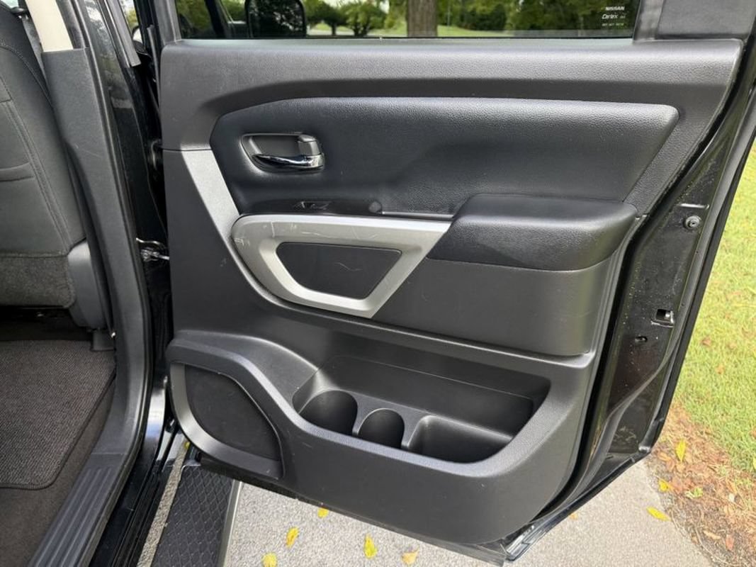 Used 2019 Nissan Titan SV RWD image 34