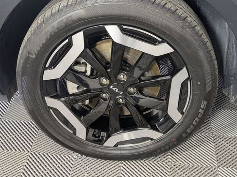 Used 2025 Kia Telluride S image 8