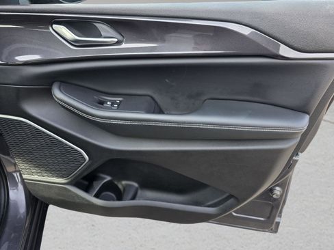 Used 2022 Jeep Grand Cherokee Altitude image 32