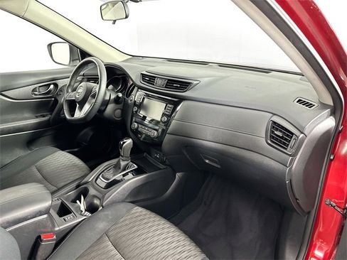 Used 2018 Nissan Rogue SV image 29