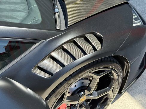 Used 2021 Lamborghini Huracan EVO RWD image 34