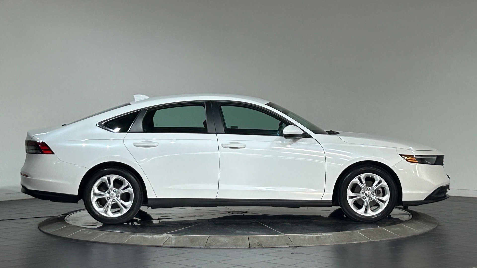 Used 2023 Honda Accord LX image 11