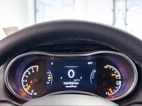 Used 2021 Jeep Grand Cherokee Laredo image 12