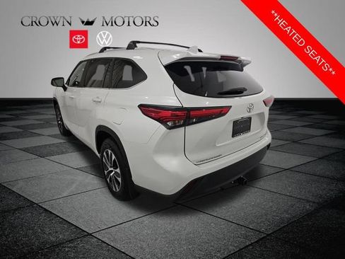 Used 2023 Toyota Highlander XLE AWD/4WD image 4