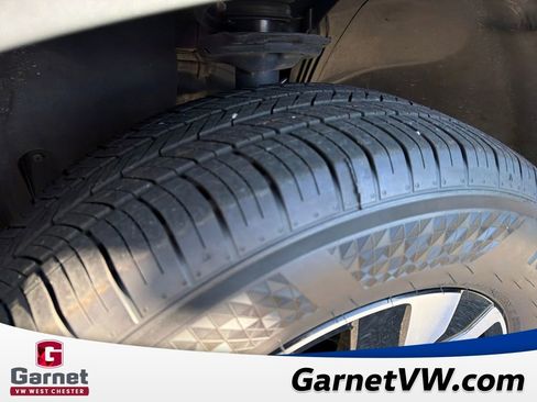 Certified 2025 Volkswagen Atlas SE image 27