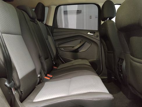 Used 2017 Ford Escape SE w/ Equipment Group 201A FWD image 19