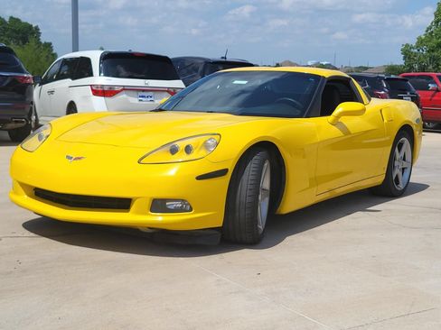 Used 2007 Chevrolet Corvette Coupe RWD image 2
