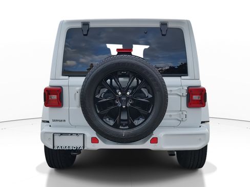 Used 2023 Jeep Wrangler Unlimited Sahara image 5