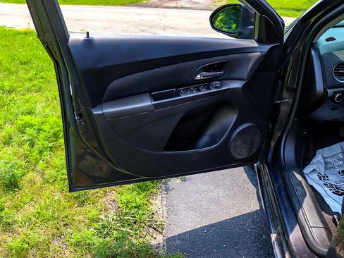 Used 2015 Chevrolet Cruze LT w/ Technology Package image 27