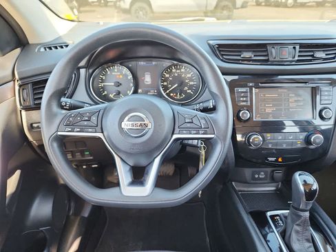 Used 2020 Nissan Rogue Sport S image 19