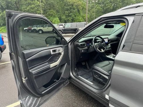 Used 2021 Ford Explorer Limited w/ Equipment Group 301A AWD/4WD image 14